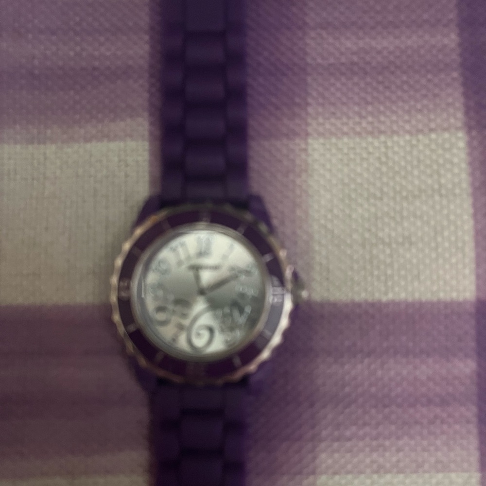 NWOT , never worn purple Avenue watch